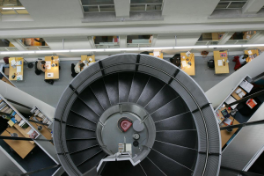 Wendeltreppe Bibliothek Unitobler von oben