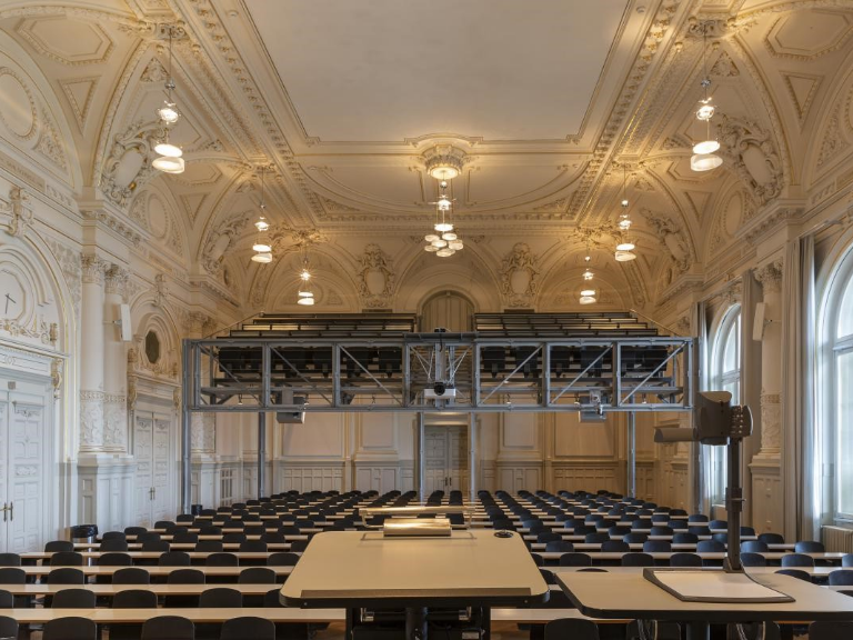 Hauptgebäude – Hörsaal Aula
